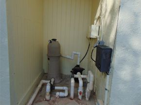 595 E River Dr, Margate FL 33063