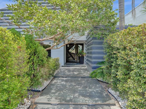 349 Jacaranda Dr, Plantation FL 33324