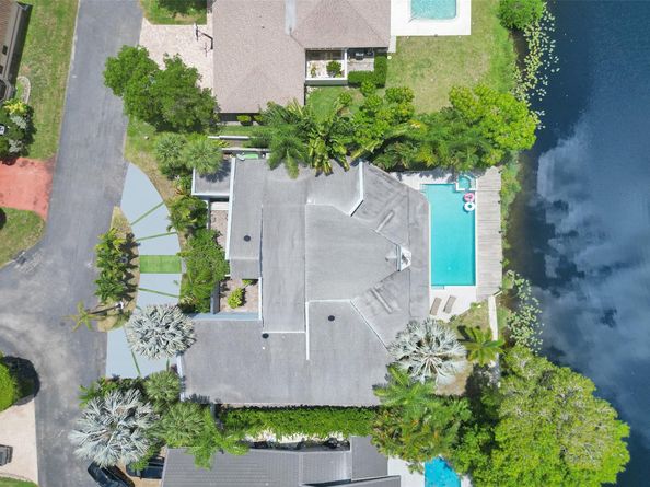 349 Jacaranda Dr, Plantation FL 33324