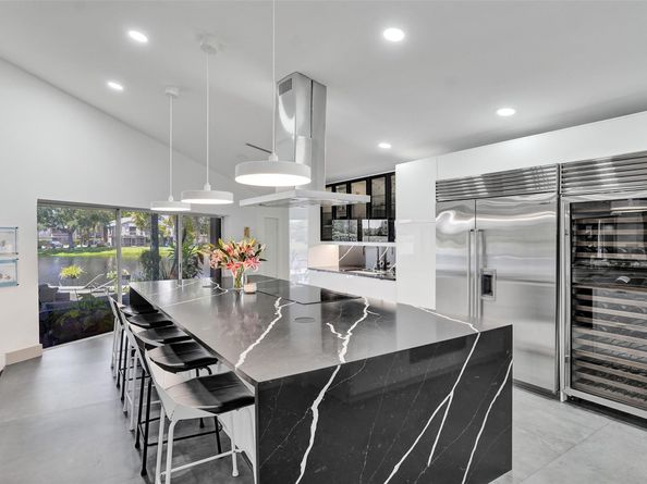 349 Jacaranda Dr, Plantation FL 33324