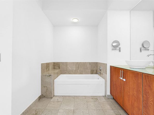 315 NE 3rd Ave 805, Fort Lauderdale FL 33301