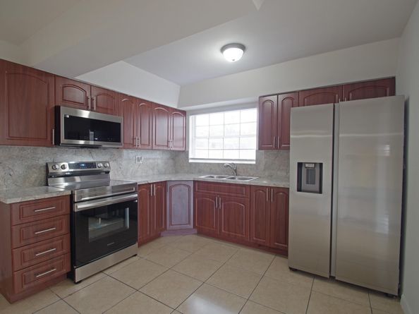 3611 NW 35th Ave, Lauderdale Lakes FL 33309