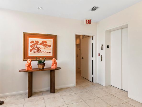 1617 N Flagler Drive 302, West Palm Beach FL 33407