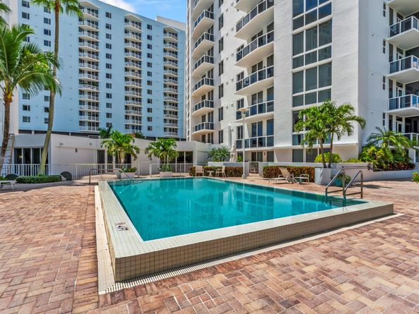 1617 N Flagler Drive 302, West Palm Beach FL 33407