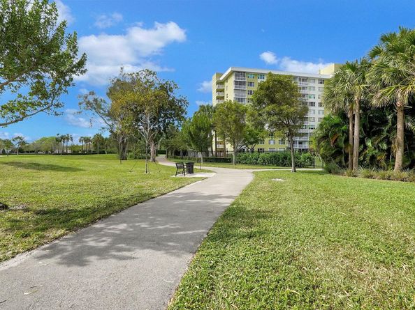 4400 Hillcrest Dr 719C, Hollywood FL 33021