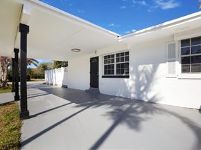 231 N Seacrest Circle, Delray Beach FL 33444