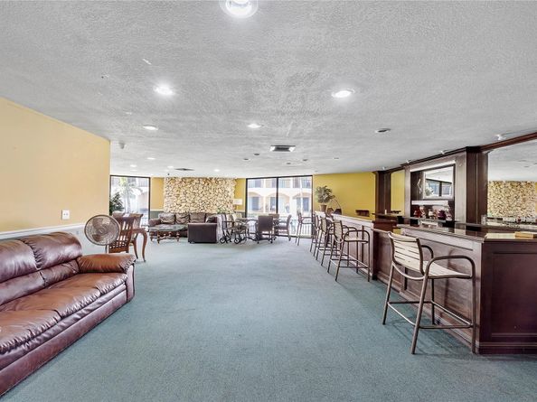 104 Royal Park Dr 4B, Oakland Park FL 33309