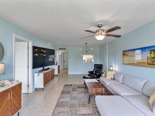 104 Royal Park Dr 4B, Oakland Park FL 33309