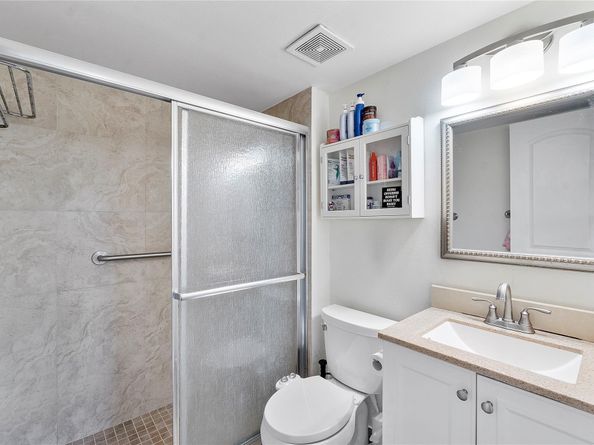 104 Royal Park Dr 4B, Oakland Park FL 33309