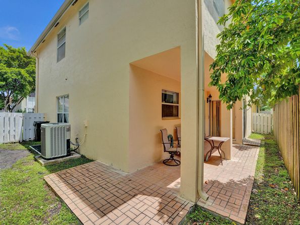 4224 NW 56th Dr, Coconut Creek FL 33073