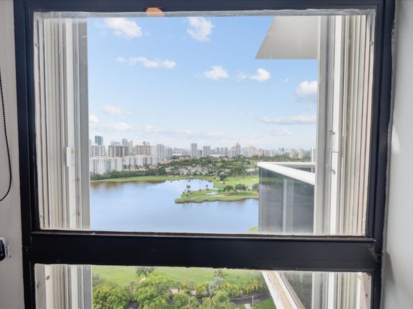 3625 N Country Club Drive Ph 8, Aventura FL 33180