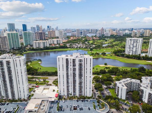 3625 N Country Club Drive Ph 8, Aventura FL 33180