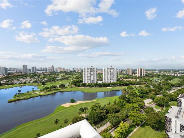 3625 N Country Club Drive Ph 8, Aventura FL 33180