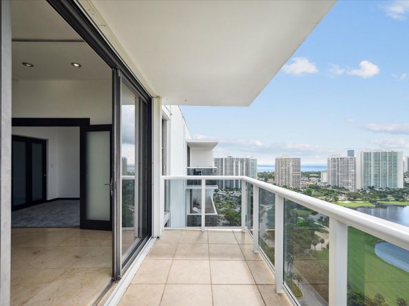 3625 N Country Club Drive Ph 8, Aventura FL 33180