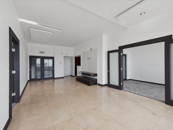 3625 N Country Club Drive Ph 8, Aventura FL 33180
