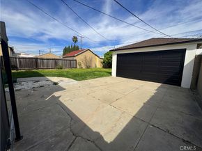 8712 S 11th Avenue, Inglewood CA 90305
