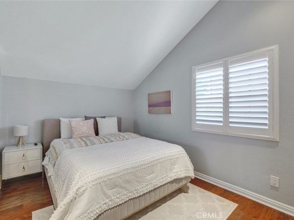 1960 E Villa Street, Pasadena CA 91107
