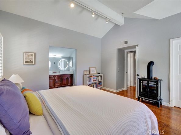 1960 E Villa Street, Pasadena CA 91107