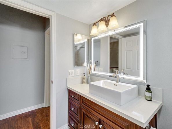 1960 E Villa Street, Pasadena CA 91107