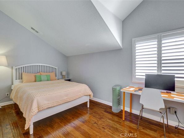 1960 E Villa Street, Pasadena CA 91107
