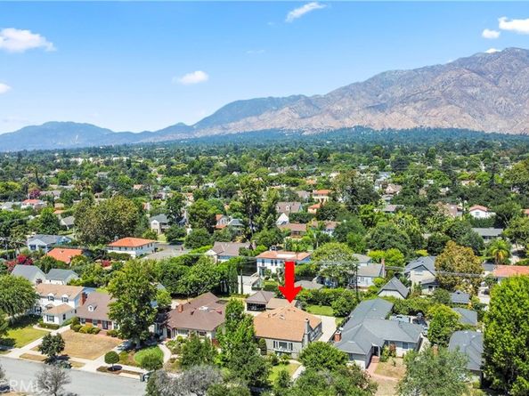 2205 Las Lunas Street, Pasadena CA 91107