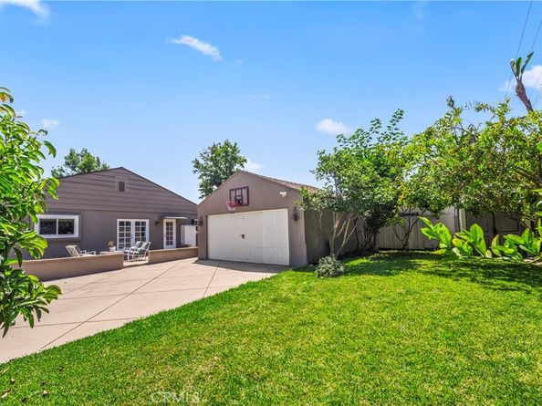 2205 Las Lunas Street, Pasadena CA 91107