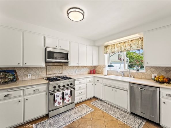 2205 Las Lunas Street, Pasadena CA 91107