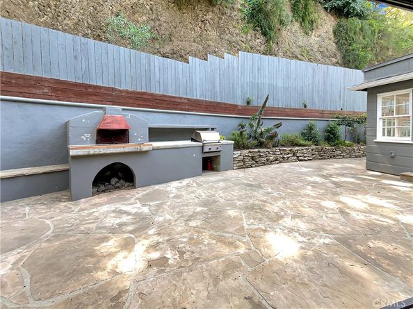 2252 Verde Oak Drive, Los Angeles CA 90068