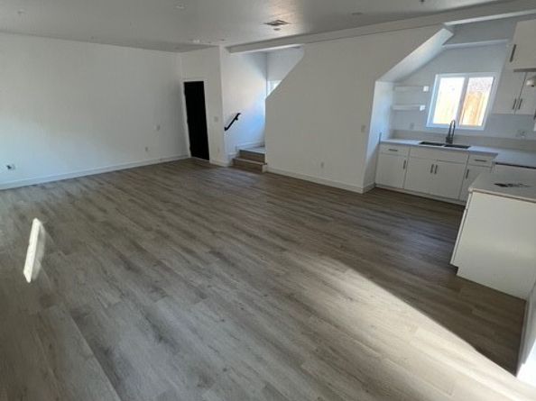 1217 E 22nd St Street, Los Angeles CA 90011