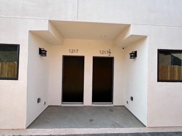 1217 E 22nd St Street, Los Angeles CA 90011