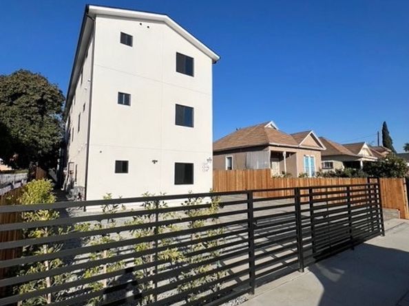 1217 E 22nd St Street, Los Angeles CA 90011