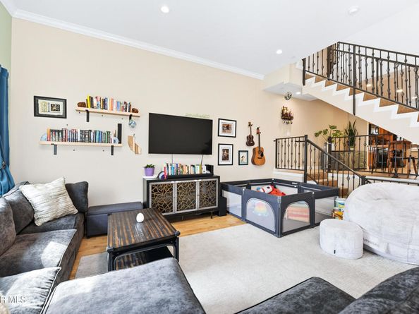 5241 Colodny Drive 104, Agoura Hills CA 91301