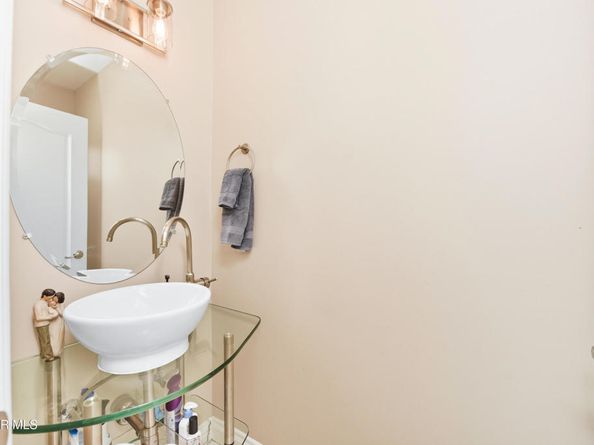 5241 Colodny Drive 104, Agoura Hills CA 91301