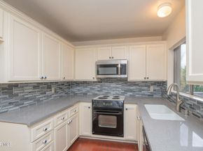 5300 Fairview Boulevard 25, Los Angeles CA 90056