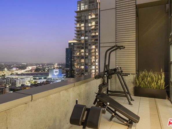 1155 S Grand Avenue 915, Los Angeles CA 90015