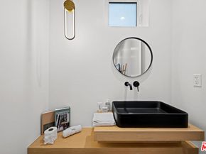 835 N Mccadden Place, Los Angeles CA 90038