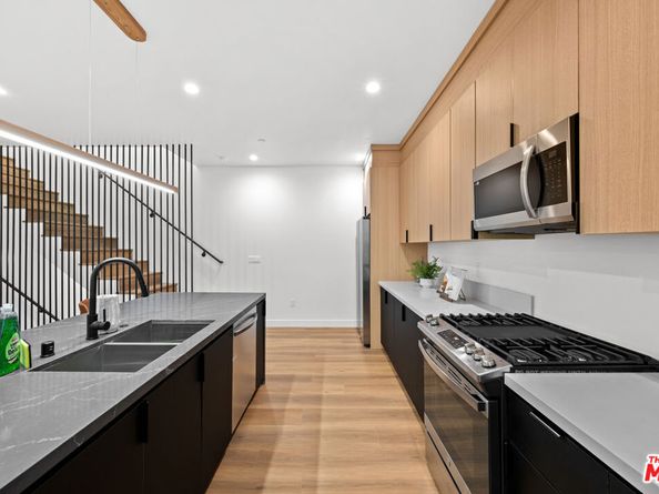 835 N Mccadden Place, Los Angeles CA 90038