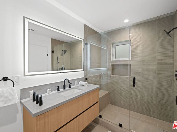 835 N Mccadden Place, Los Angeles CA 90038