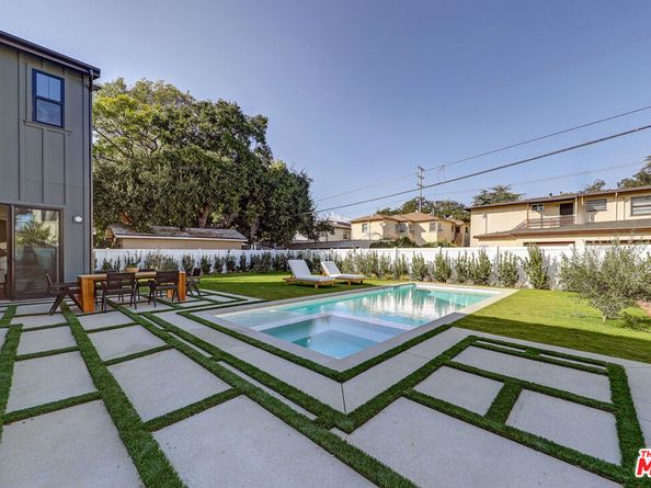 11729 Hartsook Street, Valley Village CA 91607