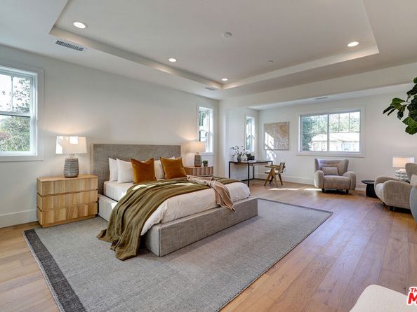 11729 Hartsook Street, Valley Village CA 91607