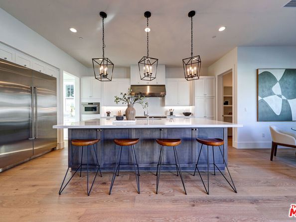 11729 Hartsook Street, Valley Village CA 91607