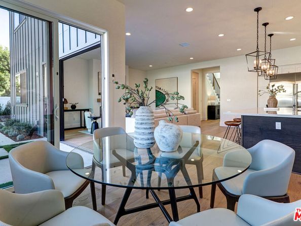 11729 Hartsook Street, Valley Village CA 91607