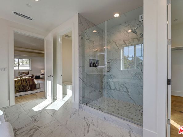 11729 Hartsook Street, Valley Village CA 91607