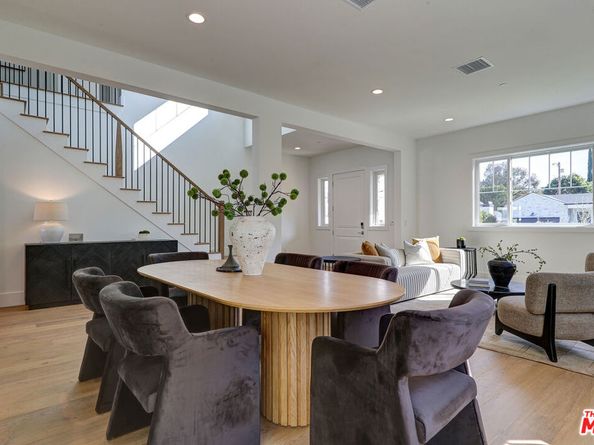 11729 Hartsook Street, Valley Village CA 91607