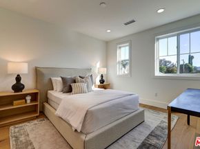 11729 Hartsook Street, Valley Village CA 91607