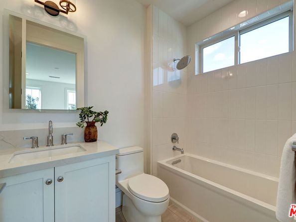 11729 Hartsook Street, Valley Village CA 91607