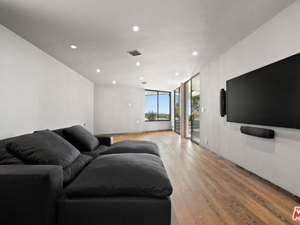 15216 Antelo Place, Los Angeles CA 90077