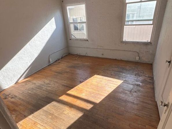 211 N Vendome Street, Los Angeles CA 90026