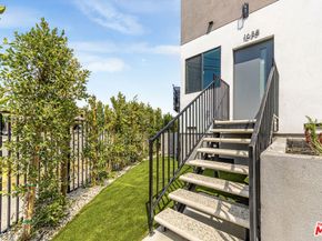 1638 Longwood Avenue, Los Angeles CA 90019