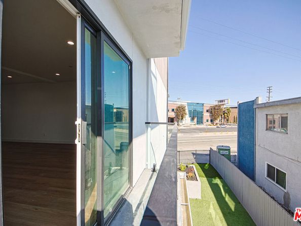 1638 Longwood Avenue, Los Angeles CA 90019